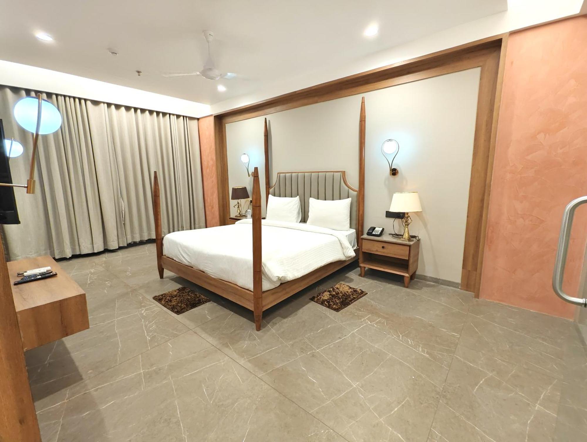 The Sky Imperial Hotel Kailash Jamnagar Bagian luar foto