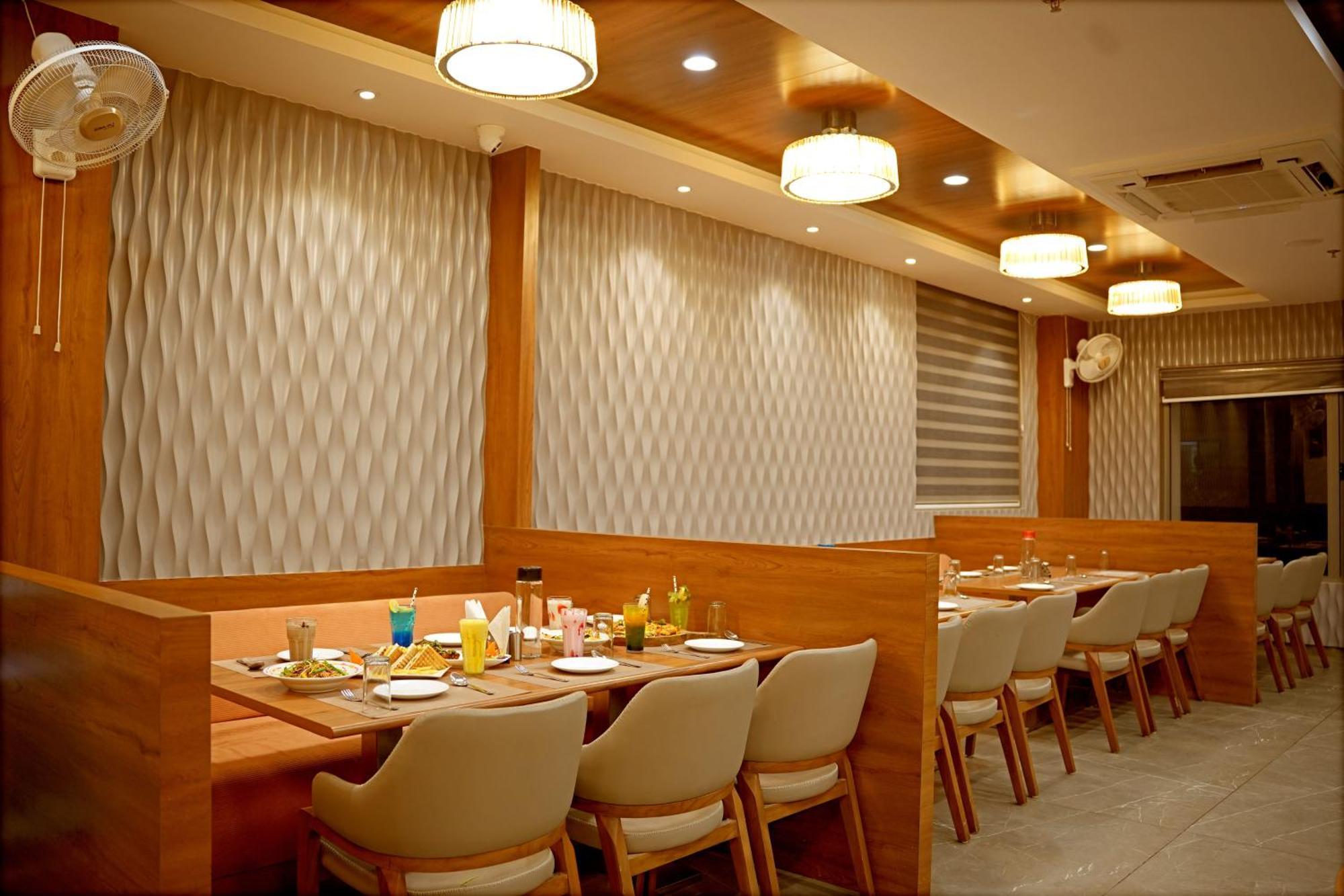 The Sky Imperial Hotel Kailash Jamnagar Bagian luar foto