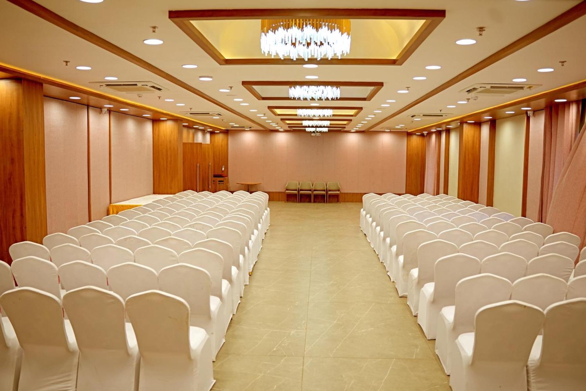 The Sky Imperial Hotel Kailash Jamnagar Bagian luar foto