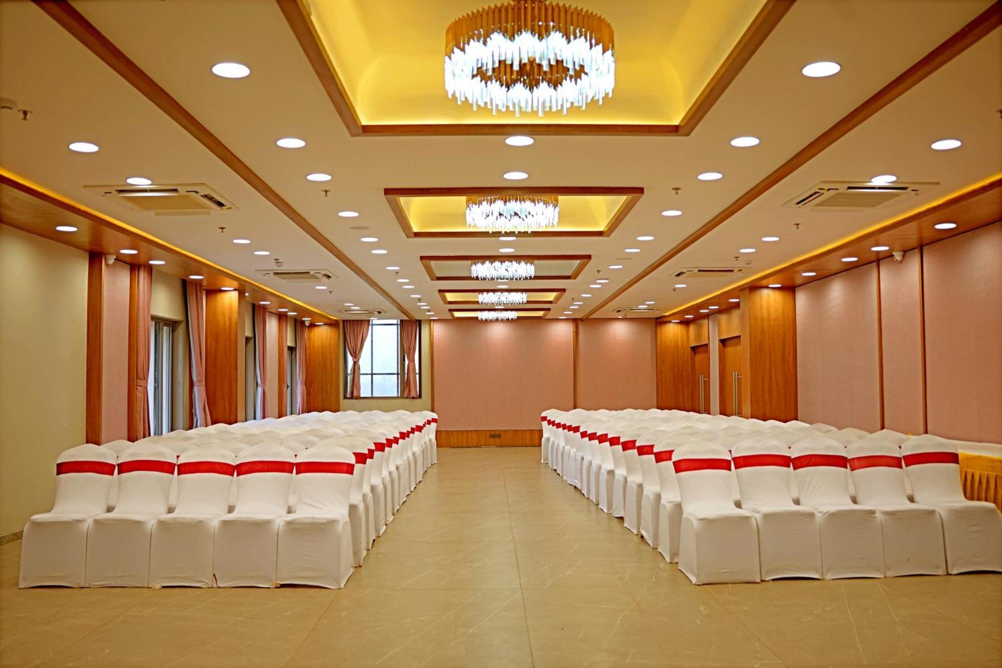 The Sky Imperial Hotel Kailash Jamnagar Bagian luar foto