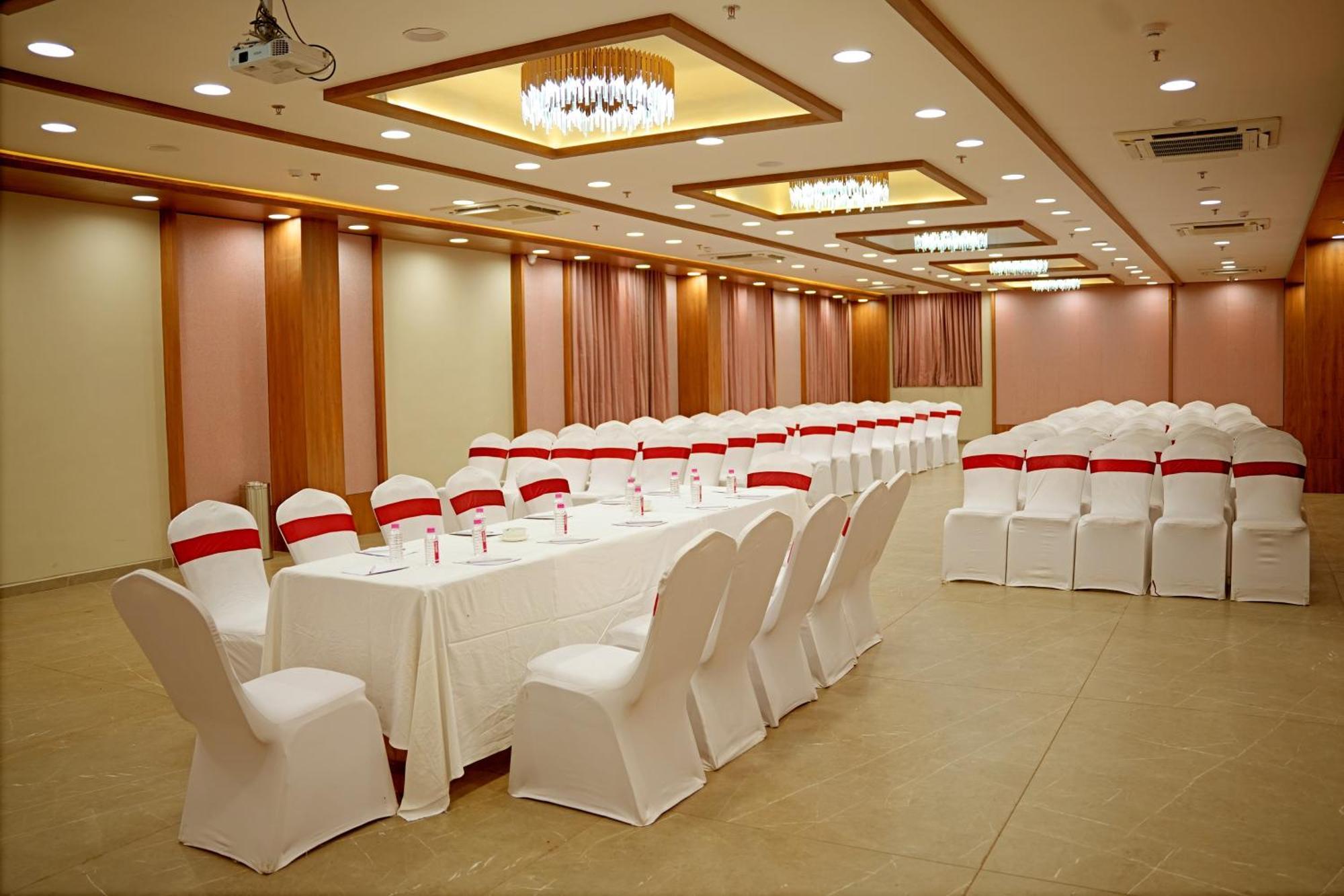 The Sky Imperial Hotel Kailash Jamnagar Bagian luar foto